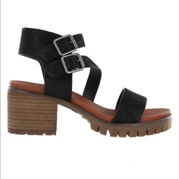 MIA Janyee Lug Sole Ankle Strap Sandals - Picture 2 of 11